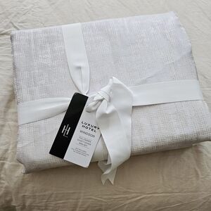 Luxury Hotel Collection – Windsor Silver/White Full/Queen Duvet Cover Mini Set
